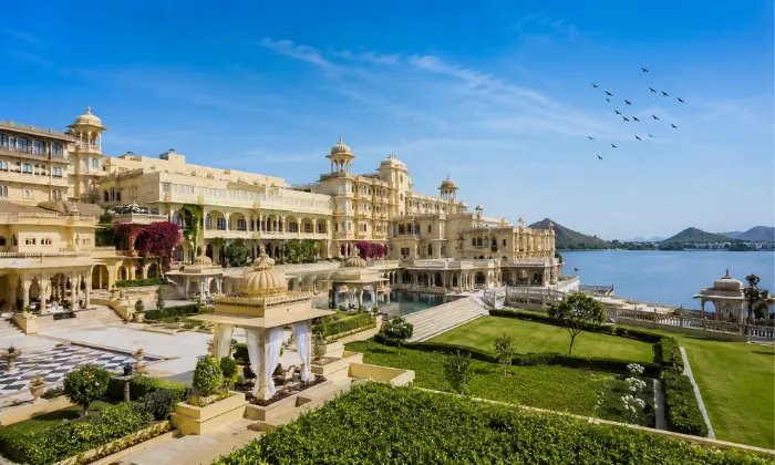 5 Biggest Mistakes Couples Make While Booking Wedding Venues in Udaipur