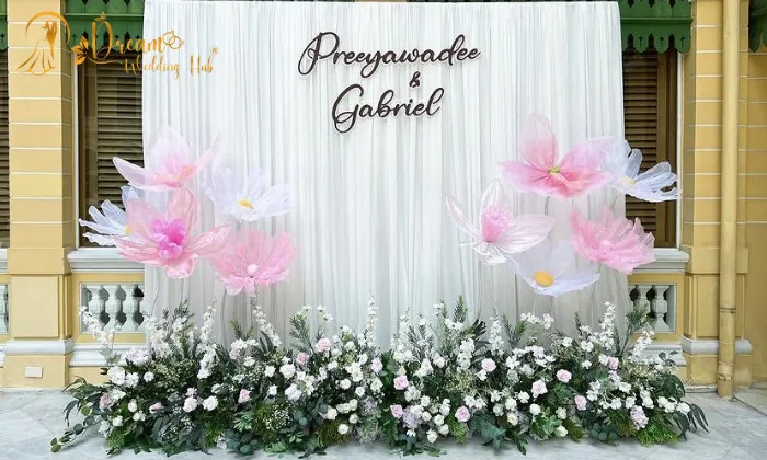Beautiful Flower Wall Decor Ideas for Weddings That Guests Will Love