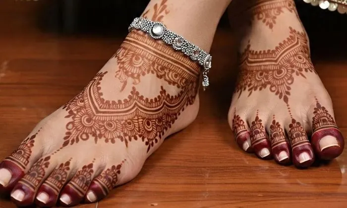 15 Trending Foot Mehndi Designs for Brides and Festive Looks
