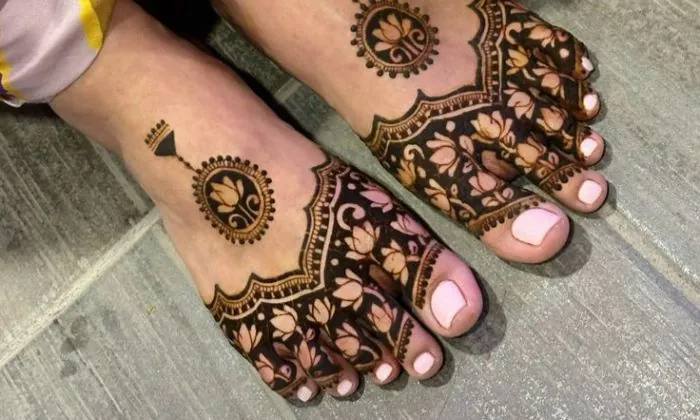 Floral Arabic Foot Mehndi Design