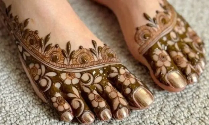 Full Foot Bridal Mehndi Design