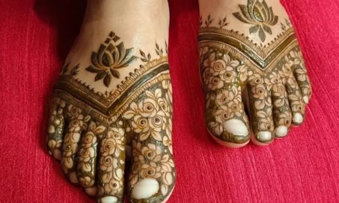 Elegant Traditional Foot Mehndi Design
