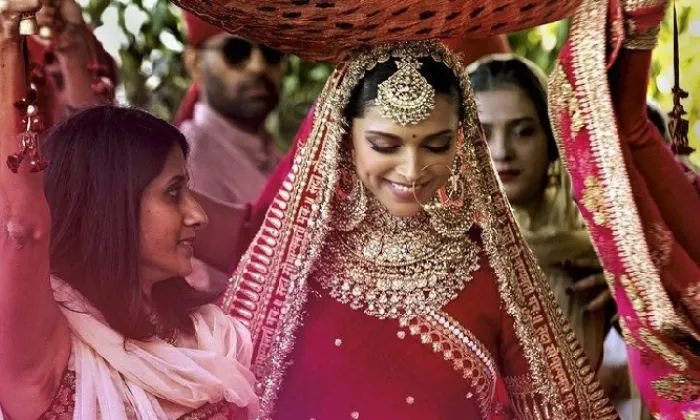 deepika-padukones-classic-red-bridal-era (2) deepika-padukones-classic-red-bridal-era (2)