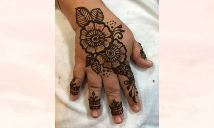 Double Flower Mehendi Design for Kids Double Flower Mehendi Design for Kids