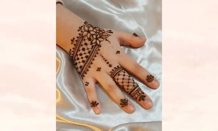 Net Style Finger Mehendi Design for Kids Net Style Finger Mehendi Design for Kids