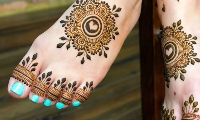 Simple Foot Mehndi Design