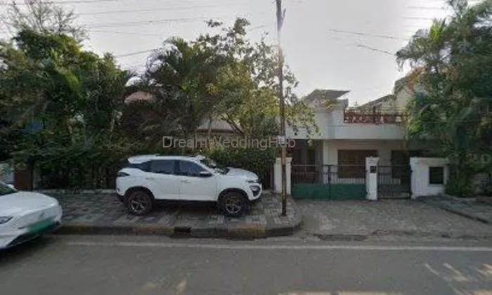 Aarshi's Makeup Academy And Salon Aarshi's Makeup Academy And Salon