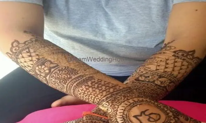 Aarushi Mehendi Arts Nashik