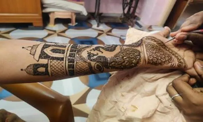 Aathi's Henna & Nails Spot