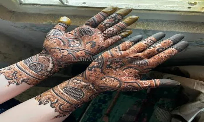 Aayesha Mehendi Designer