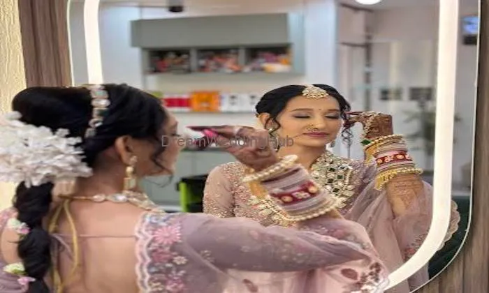 Absolute Family Salon - Best Beauty Salon In Veraval , Makeup Artist, Hair Salon & Beauty Parlour In Veraval