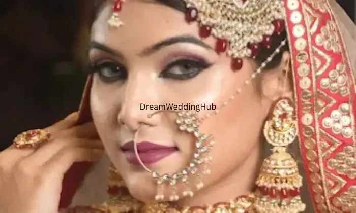 Aditi Harde Makeup Trainer