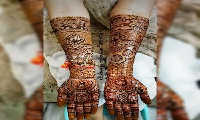 Aishwarya Mehndi Art | Best Mehndi Artist / Designer | Classes/ Institute In Indore