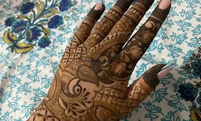 Aishwarya Punase Mehndi