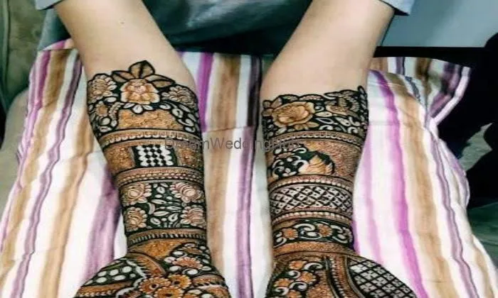 Akash Mehandi Artist In Bharatpur