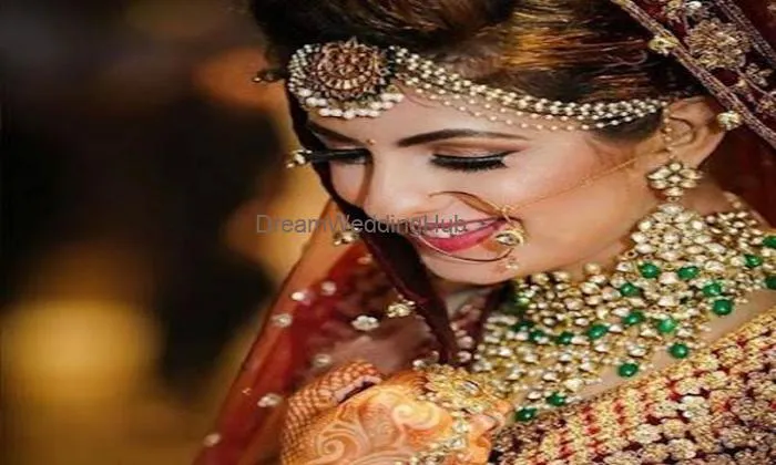 All Season Beauty Salon & Beautician Academy-best Makeup Artist/bridal Make-up Artist/nail Art/best Salon In Amritsar