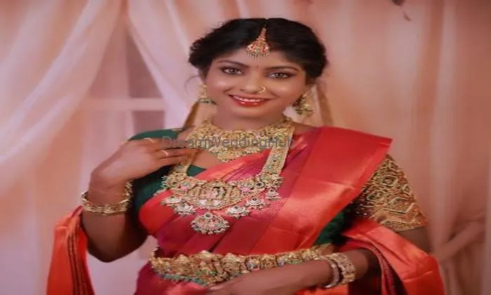 Ammu Makeup Artist & Beauty Academy