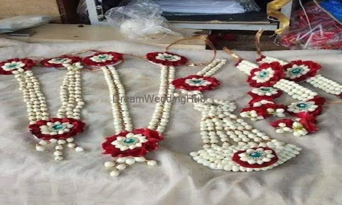 Anand Flowers & Bouquet