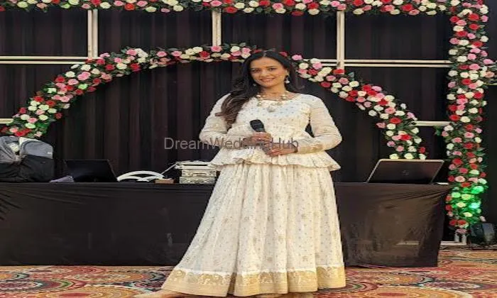 Anchor Dhara Shah
