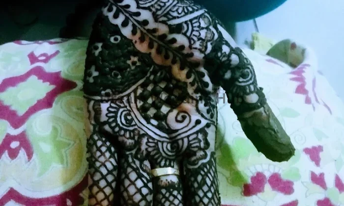 Anees Mehandi And Makeup Artist