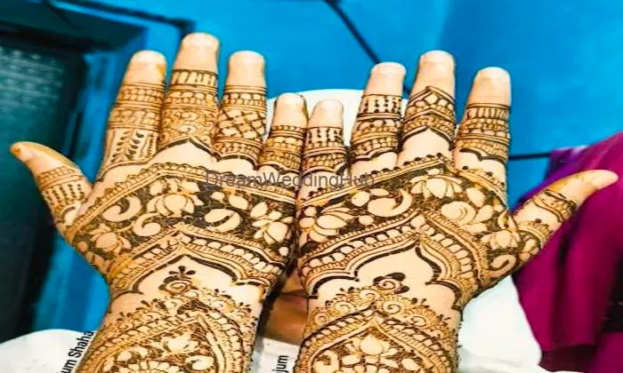 Anjum Mehndi Artist