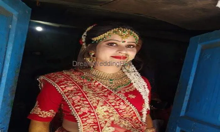 Anushka Beauty Parlour