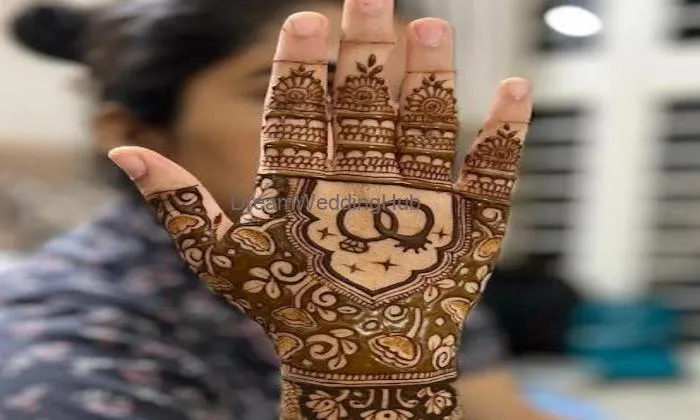 Anushka Mehendi Artist