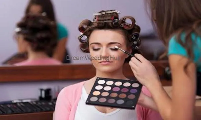Archies Unisex Salon - Makeup Artist/tattoo Artist/beauty Academy/best Unisex Salon In Jalgaon