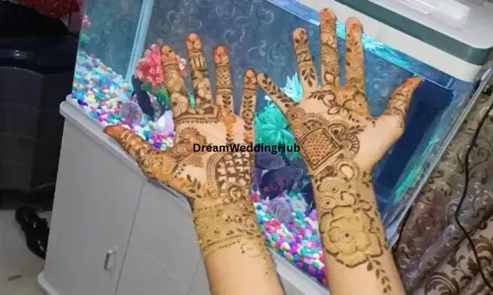 Arfa Mehendi Designer