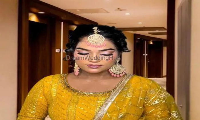 Arshita Malhotra | Makeup Artist