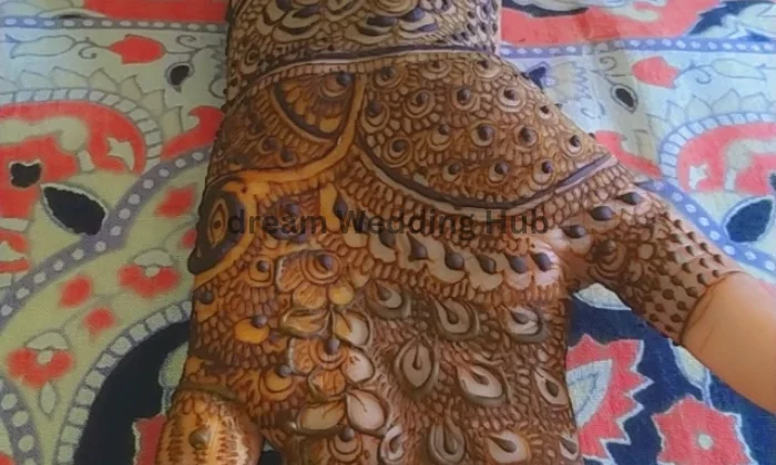 Artist Iram Ilu Mehendi