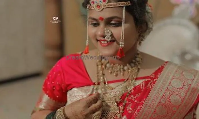 Ashwini Glamour Studio & Makeup And Hair Artist - Makeup Artist In Dombivali