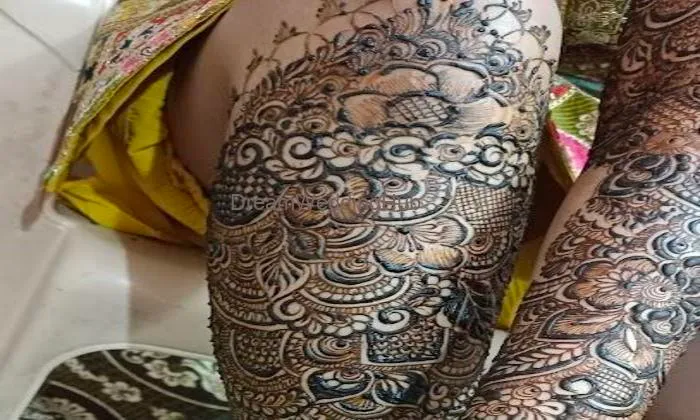 Asma Mehndi Artist