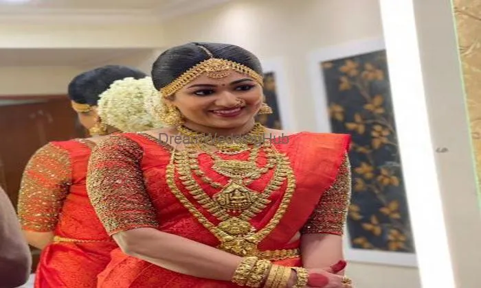 Aswathi Bridal Studio Hair And Beauty Parlour Aswathi Bridal Studio Hair And Beauty Parlour
