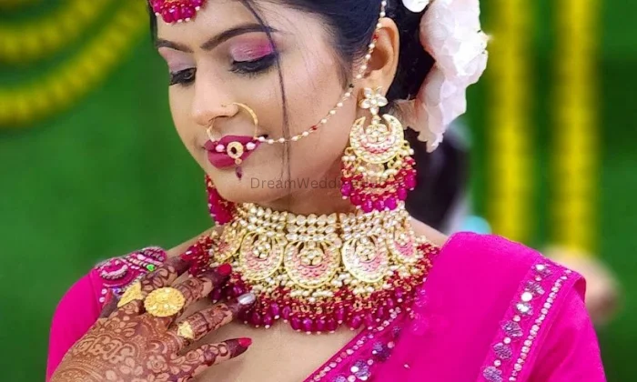 Aura Beauty And Makeup