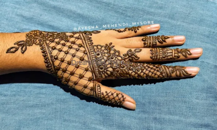 Ayesha Mehendi Mysore