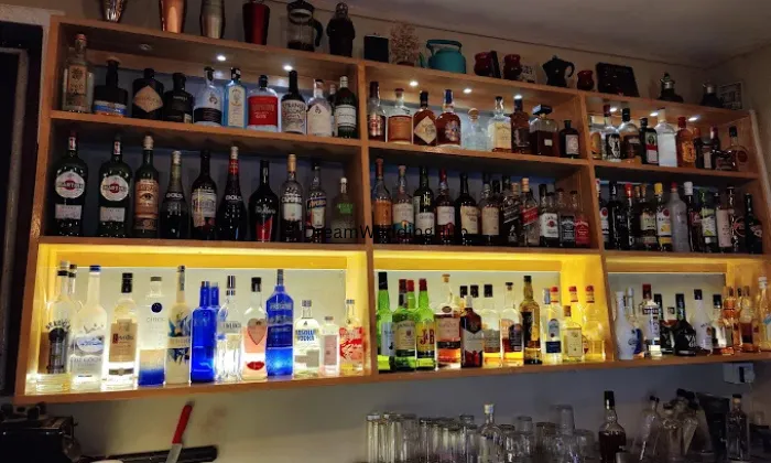 Bar High Five