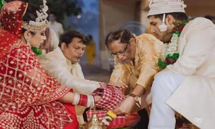 Bengali Pandit (পুরোহিত ময়ূর ব্যানার্জী))