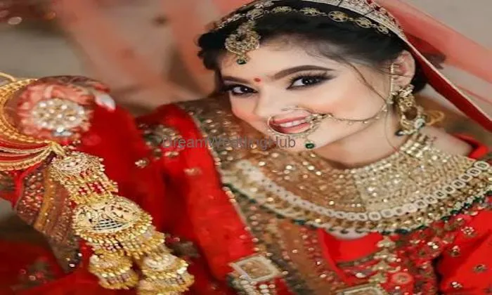 𝗠𝗔𝗞𝗘 𝗺𝗲 𝗨𝗣 𝘀𝗮𝗹𝗼𝗻 - Best Makeup Artist In Amritsar| Best Hairstylist| Freelance Makeup Artist| Eyelash Extensions