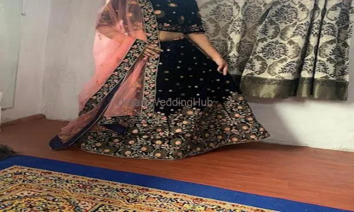 Bhagvati Dresses (ચણિયાચોલી ભાડે મળશે.)