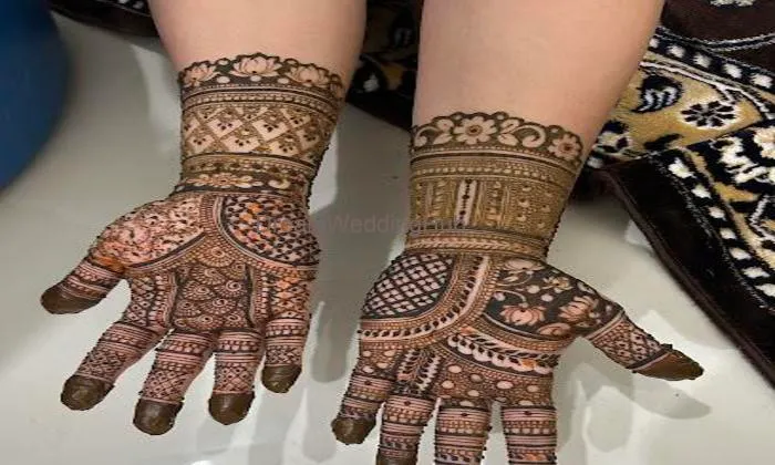 Bhumi Mehndi Artist