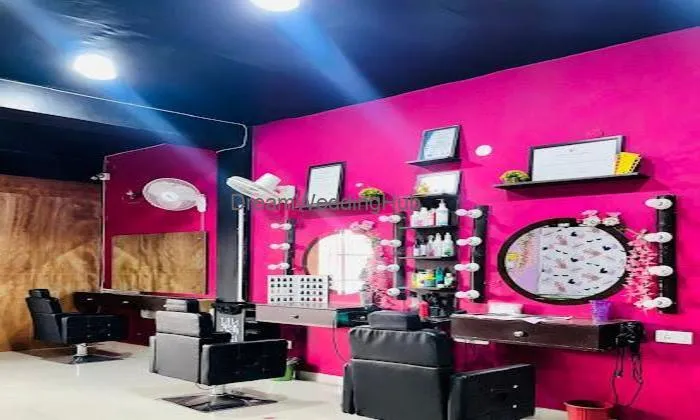 Blush By Reet |best Makeup Studio|best Bridal Makeup Artist|international Certification In Makeup|