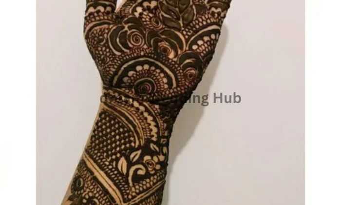 Bushra Saani Mahendi Artist