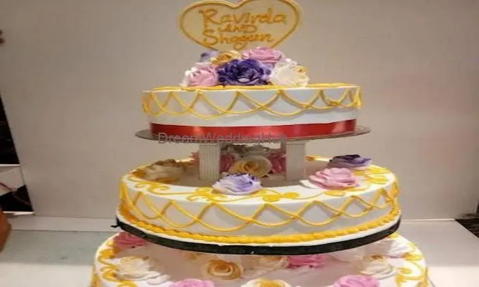 Cake Flowers Gifts Delivery In Pathankot