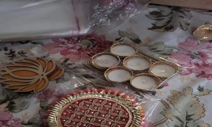 Creatoons Gifting Solutions | Gift Shop In Noida | Customised Gifts