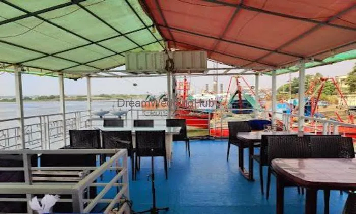 Cruise N Dine - The Floating Restaurant