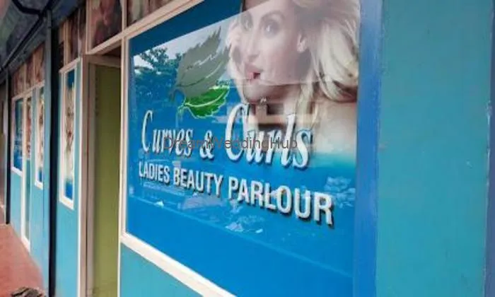 Curves & Curls Ladies Beauty Parlour
