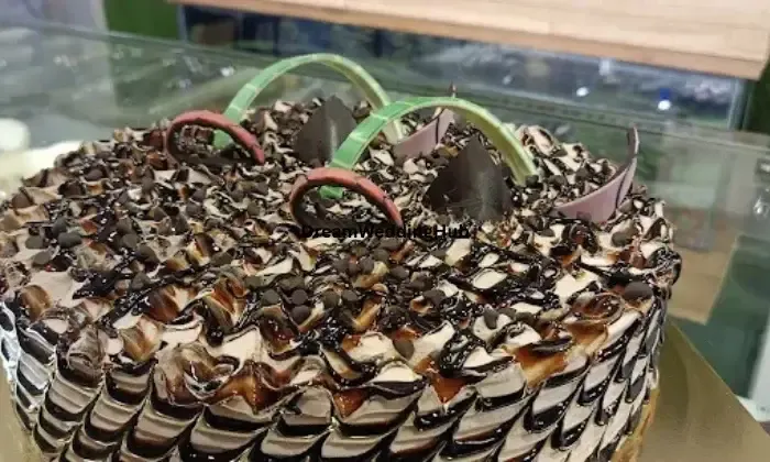 Dark Treat Cake Shop