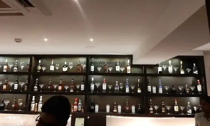 Dee The Bar