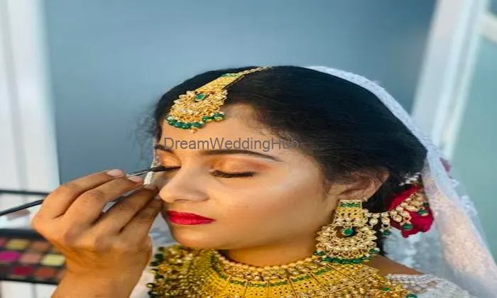 De’lash Makeup Studio, Salon & Academy